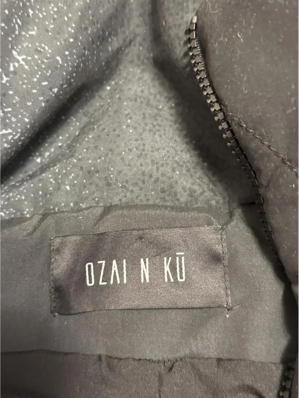 OZAI N KŪ Reversible Puffer Vest Size S "Horizon" Print Black Gray Yellow - Picture 4 of 5
